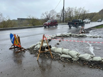 На дорогах ликвидируют последствия циклона 