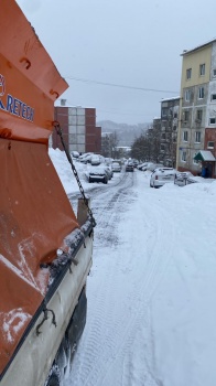 Подрядные организации продолжают работу на дорогах города в условиях циклона