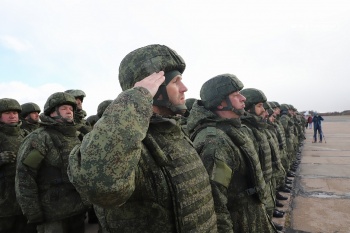 Военнослужащие по контракту и добровольцы обеспечиваются всем необходимым